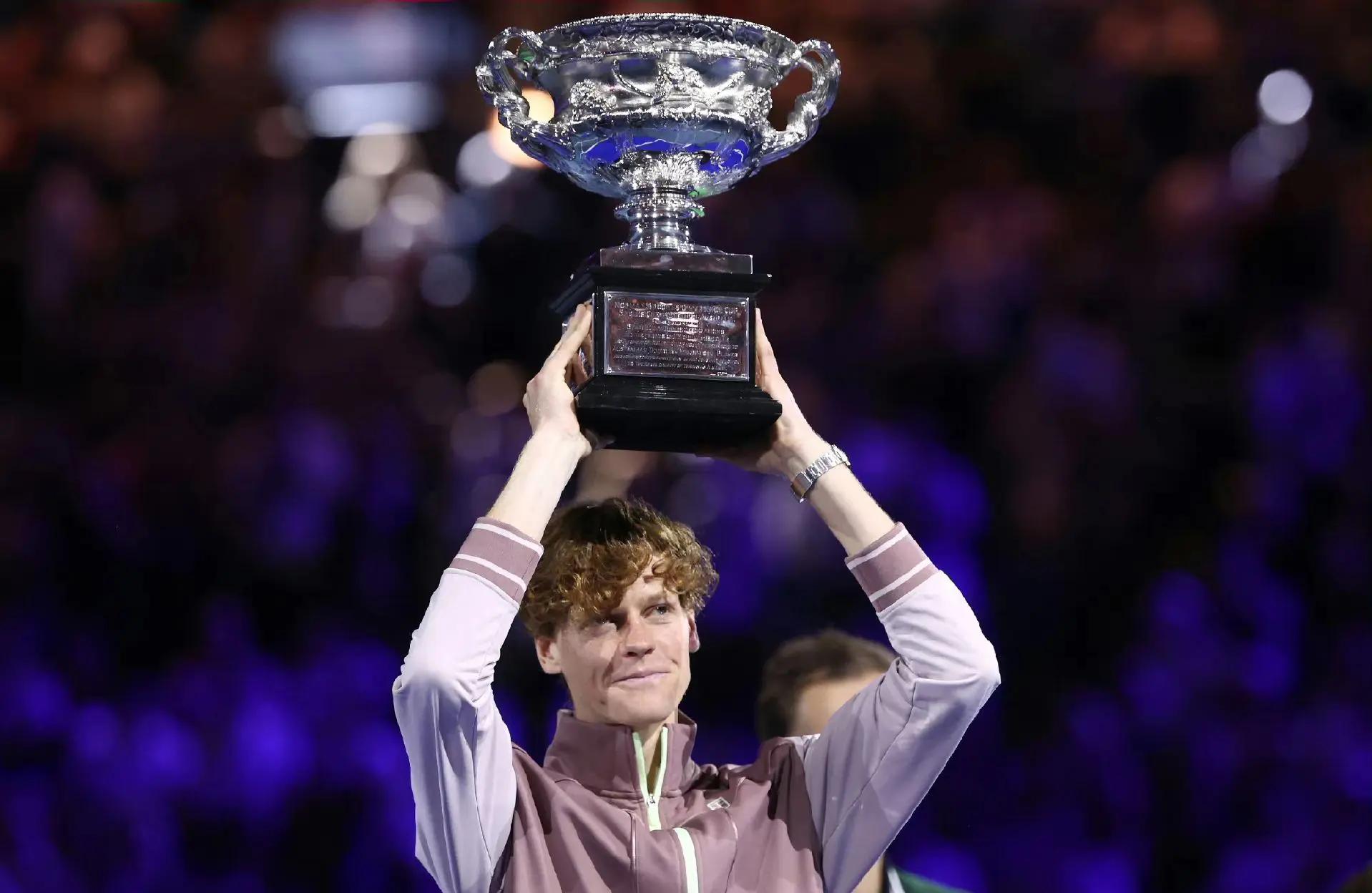 关于世界网球队鏖战法国网球队，克耶高斯打破历史纪录的信息