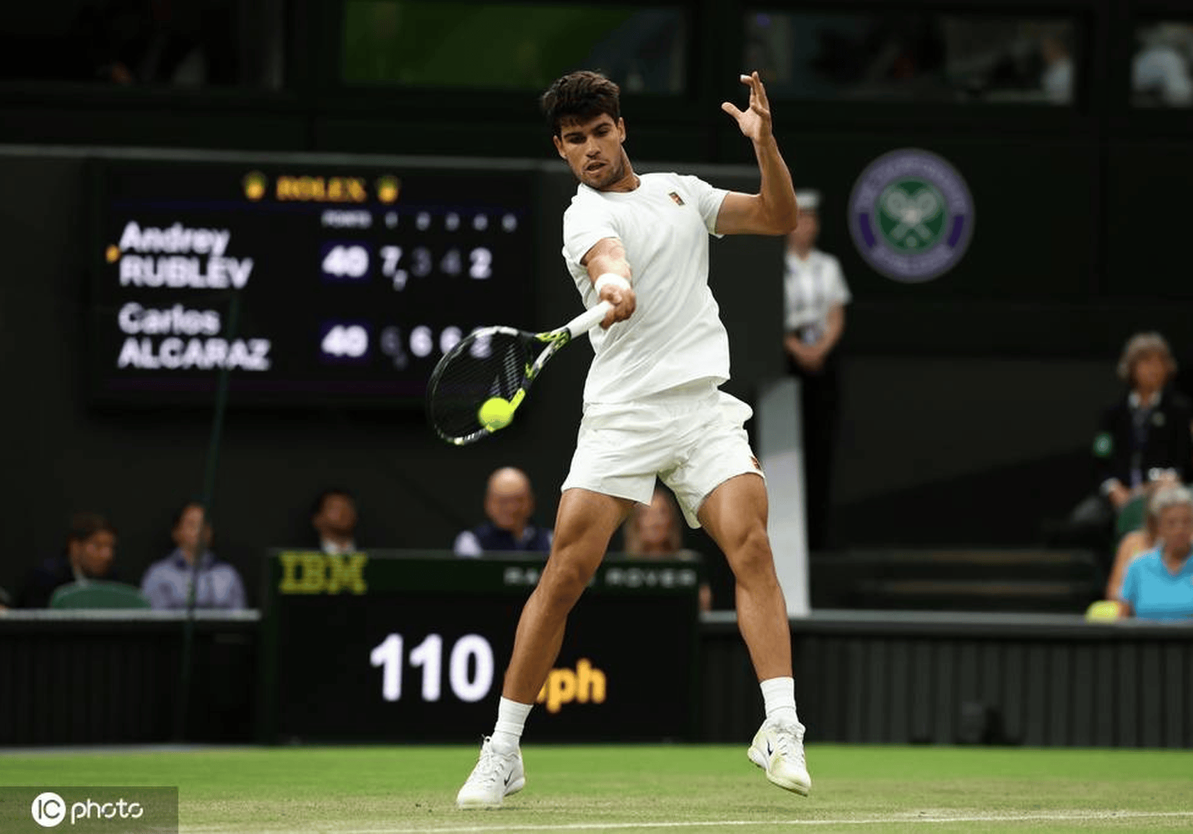 关于英国网球队翻盘日本网球队，阿尔卡拉斯高光表现的信息