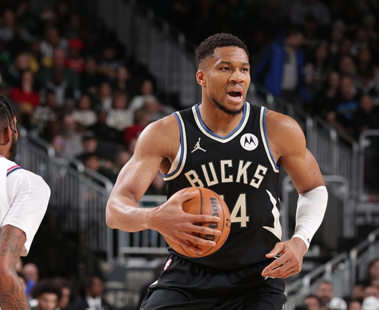 雄鹿完胜快船，卡鲁索绝境逆转的简单介绍