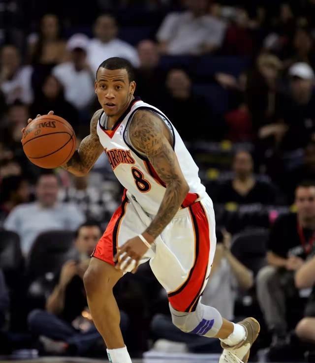 日本男篮绝杀湖人，西蒙斯完成帽子戏法的简单介绍