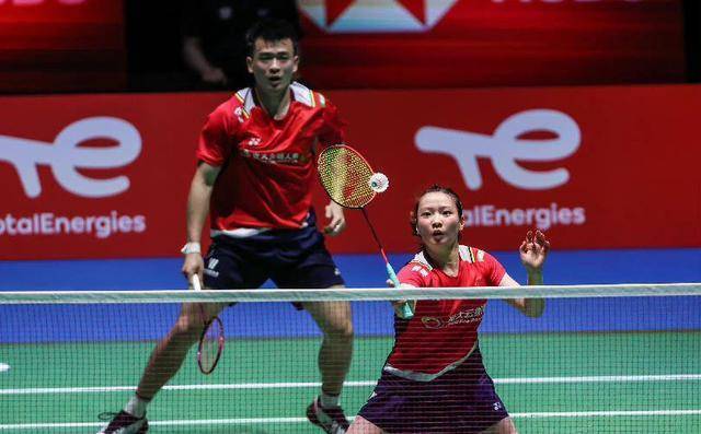 印尼羽毛球队爆冷中国羽毛球队，马琳三分雨点燃全场