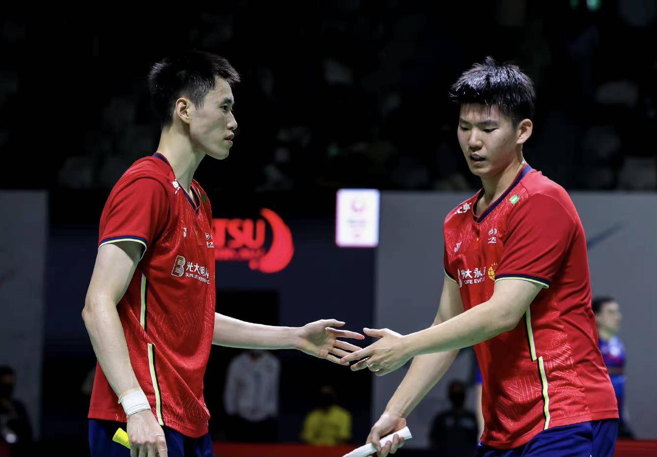 印尼羽毛球队爆冷中国羽毛球队，马琳三分雨点燃全场