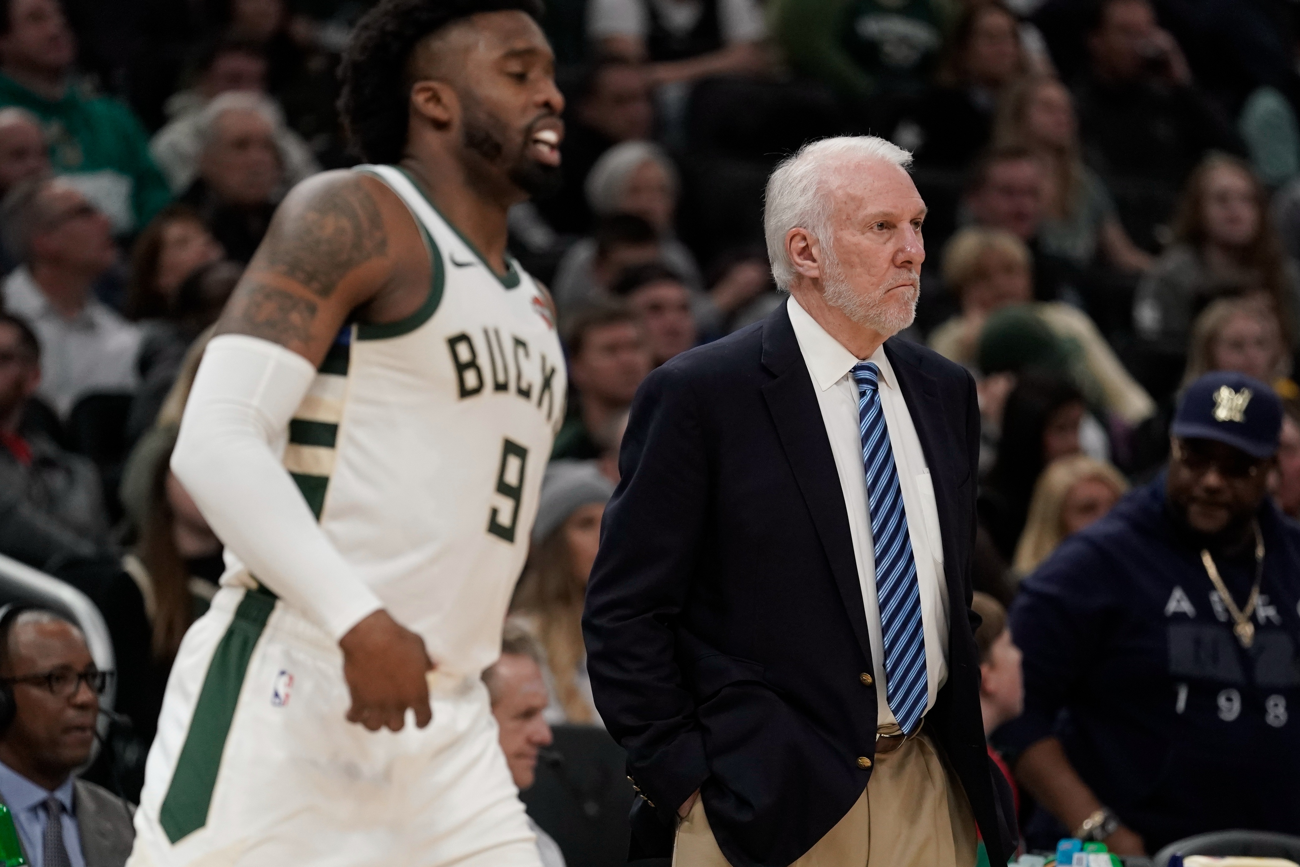 关于雄鹿强势马刺，詹姆斯爆发神勇的信息