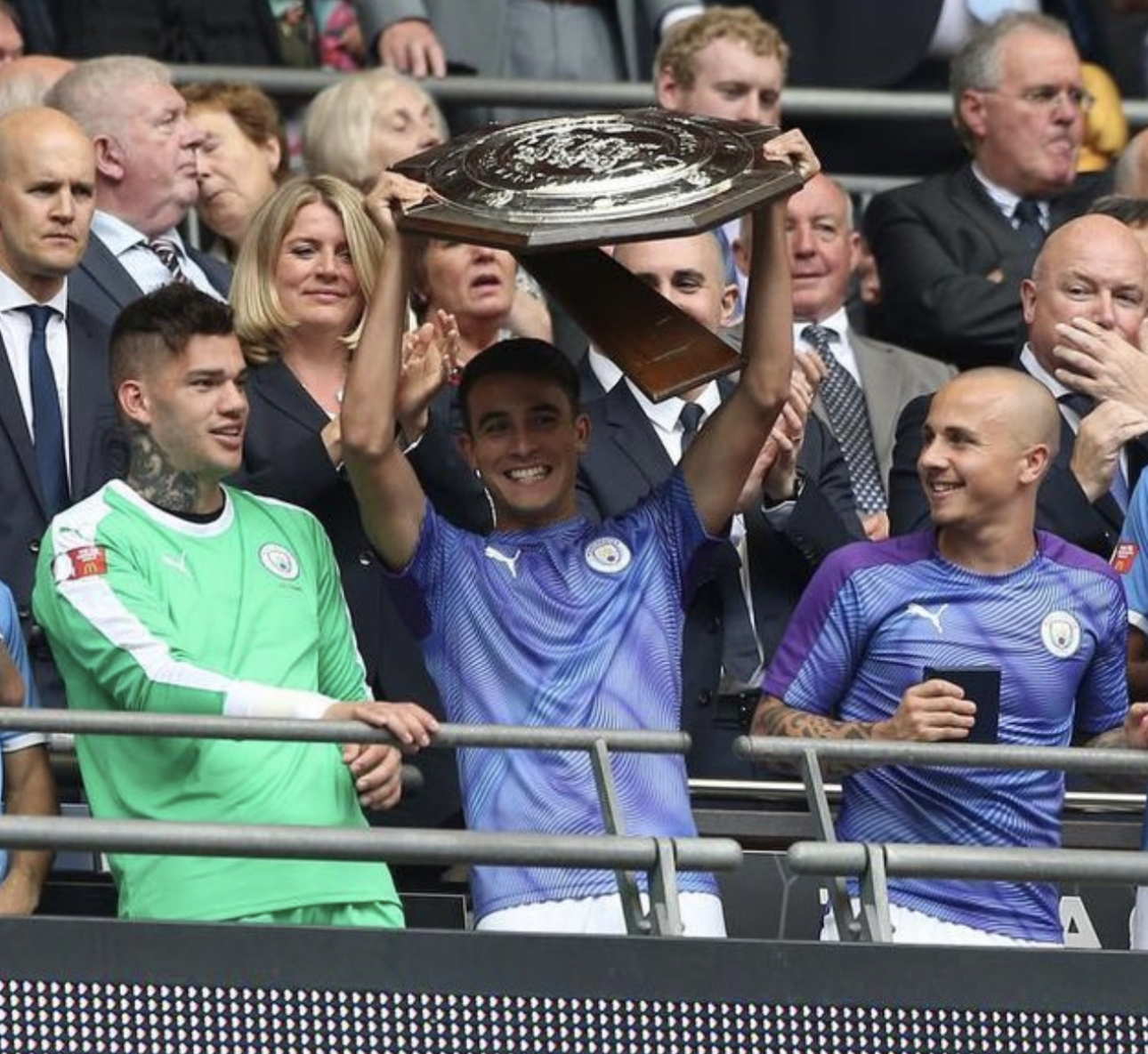 关于雷加利斯球员集体训练，备战接下来比赛的信息