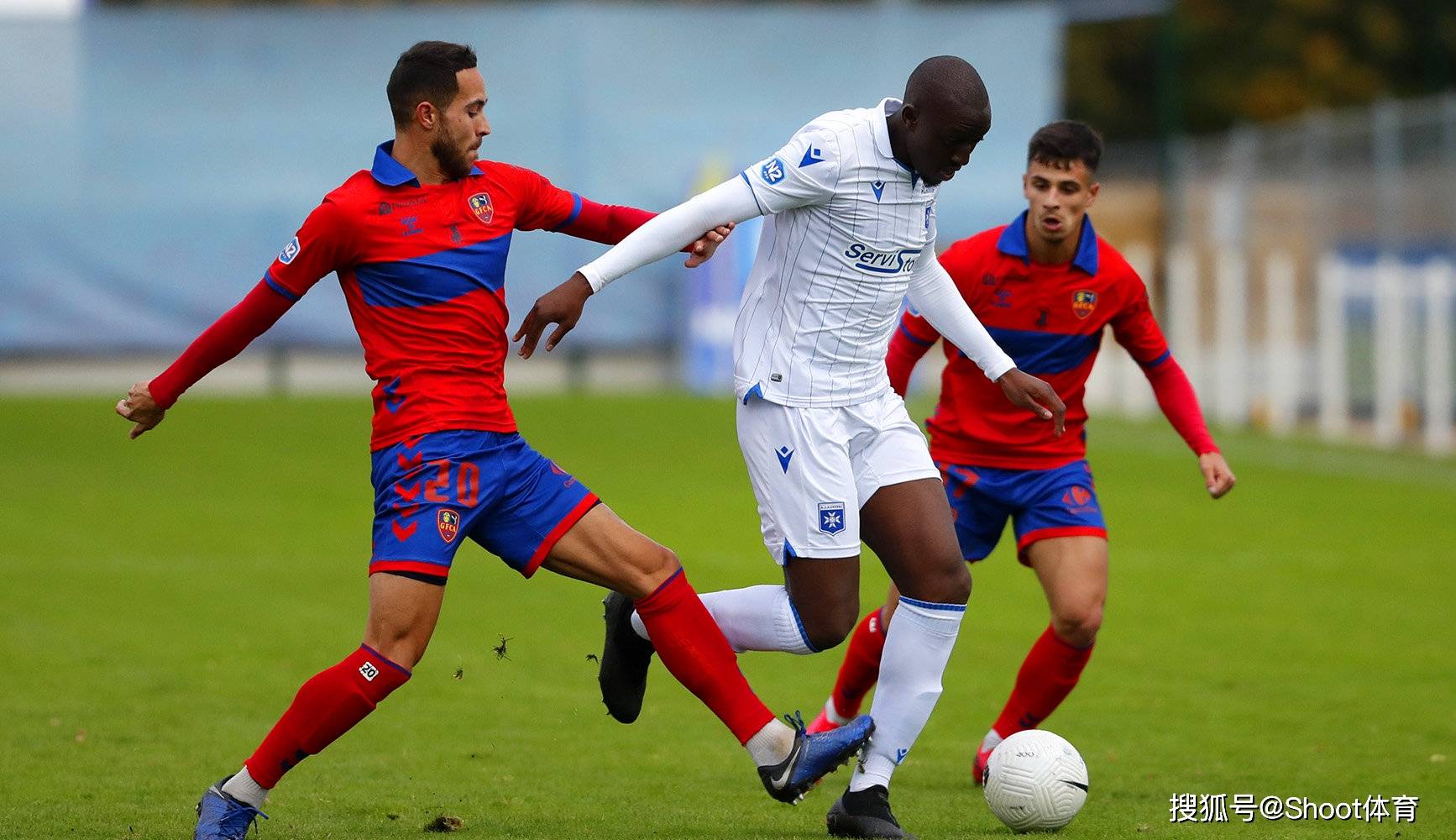 卡昂主场惨遭南特屠杀，四球大败局面尴尬