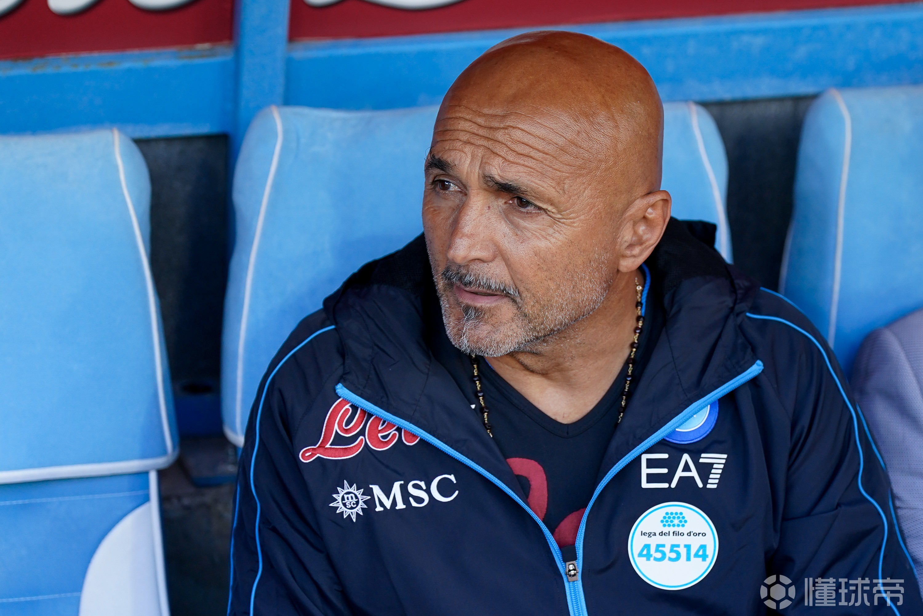 包含那不勒斯连续客战失利，危机四伏的词条