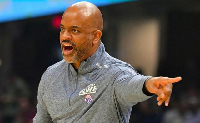 开云体育官方网站-马刺持续低迷，教练组议策略调整的简单介绍