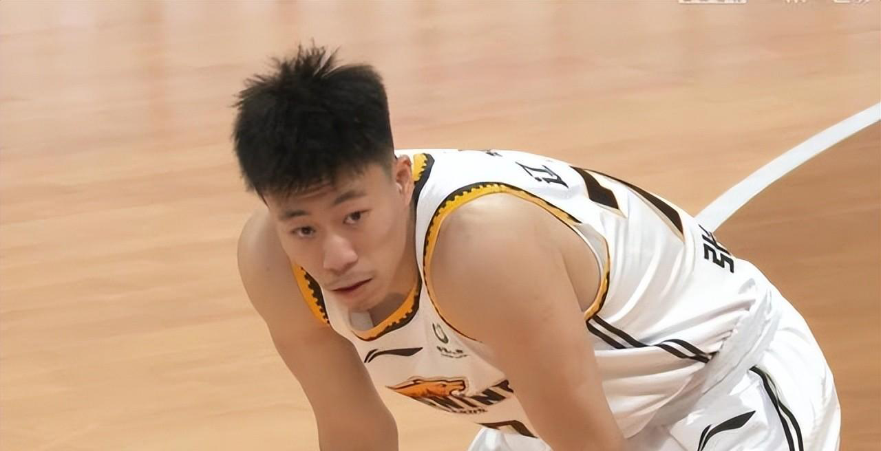 关于震天雷队防守稳固，成功压制对手得分的信息