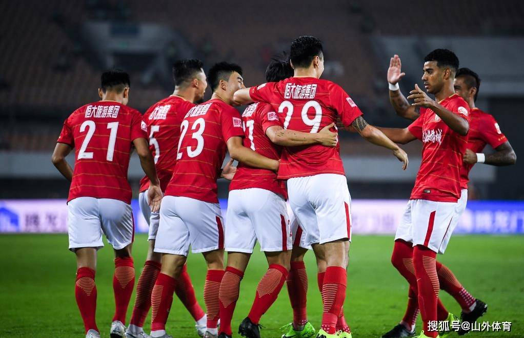 上港队在比赛中运用灵活战术，成功战胜对手的简单介绍