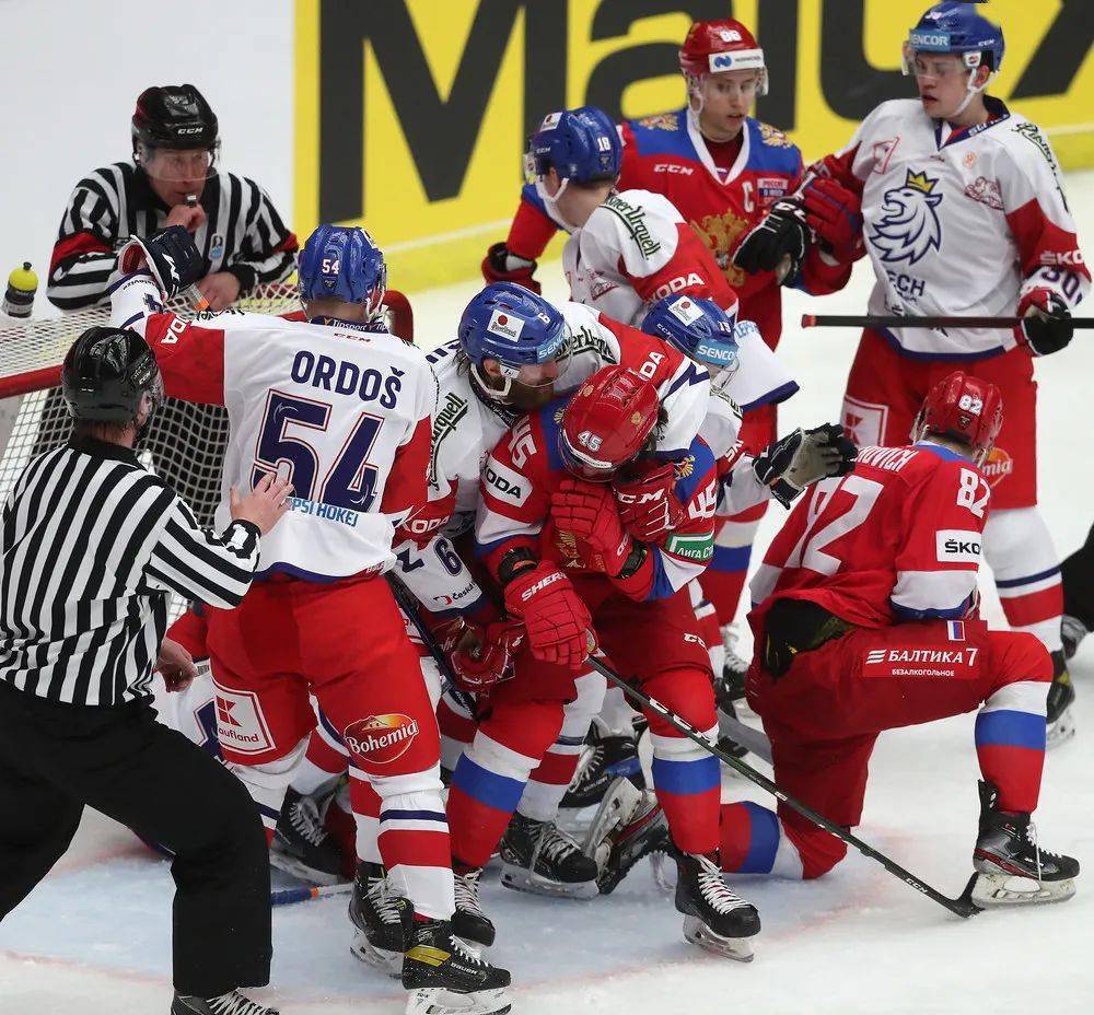 包含俄罗斯取得三连胜，顺利杀入下一阶段的词条