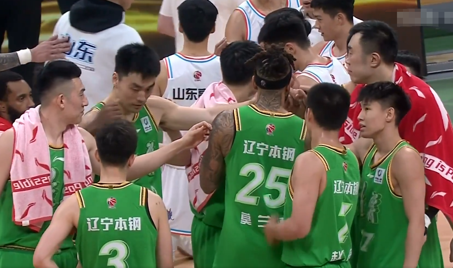 新疆队横扫尼克斯，高诗岩带队取胜的简单介绍