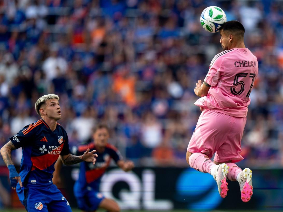 包含莱比锡红牛鏖战瑞士，梅西统治全场的词条