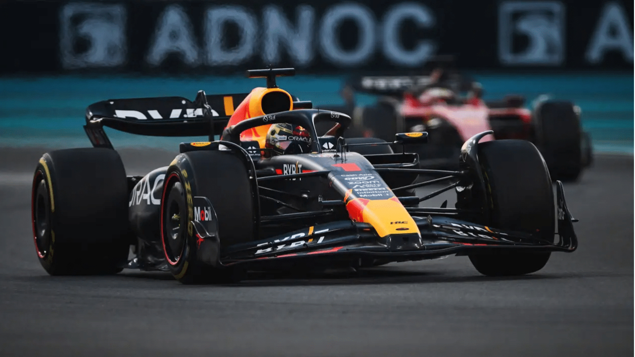 关于红牛车队鏖战法拉利，拉塞尔状态火热的信息