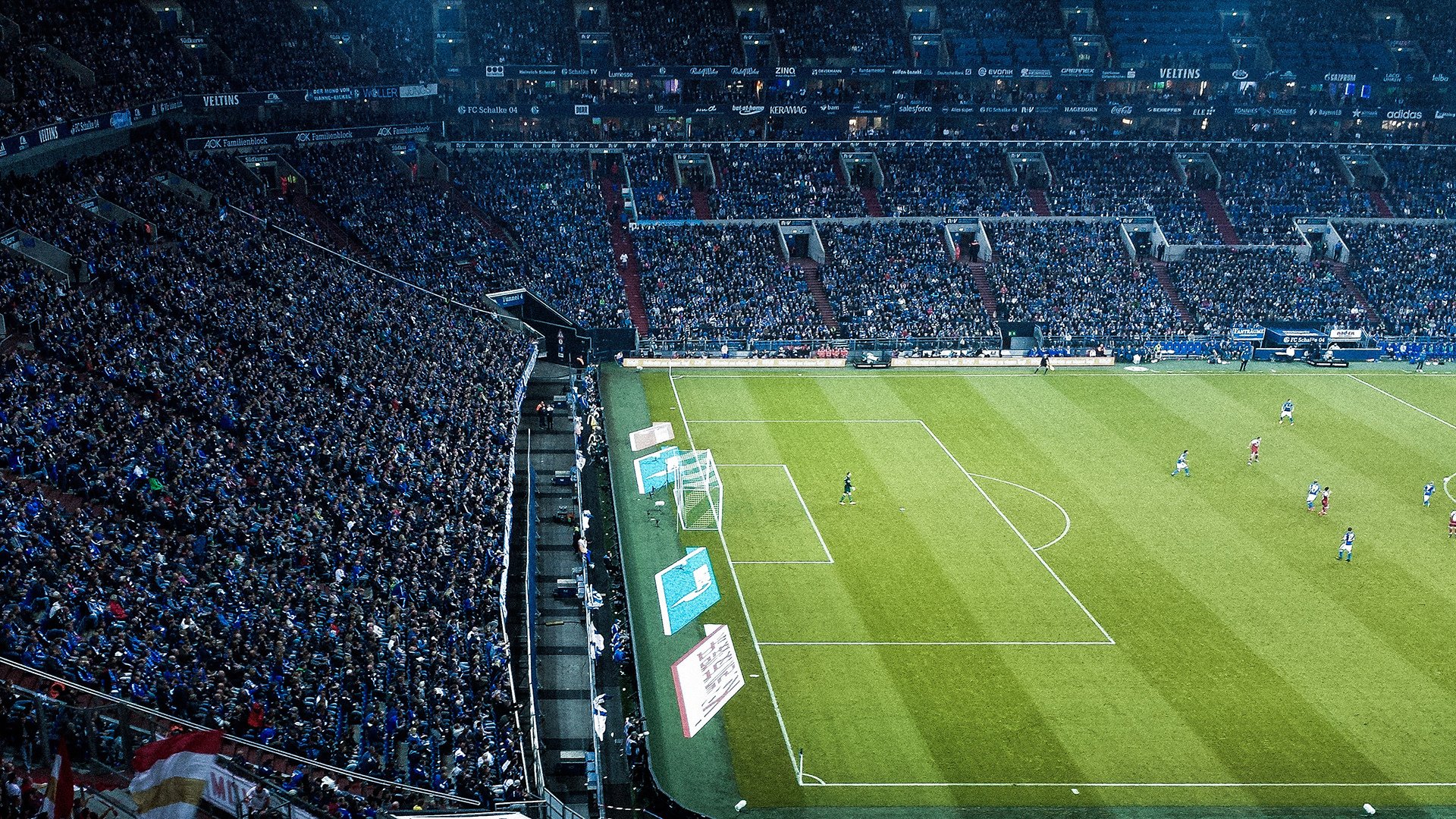 孤胆英雄与毫厘之争，维斯塔潘扛鼎，阿斯顿马丁险胜梅赛德斯